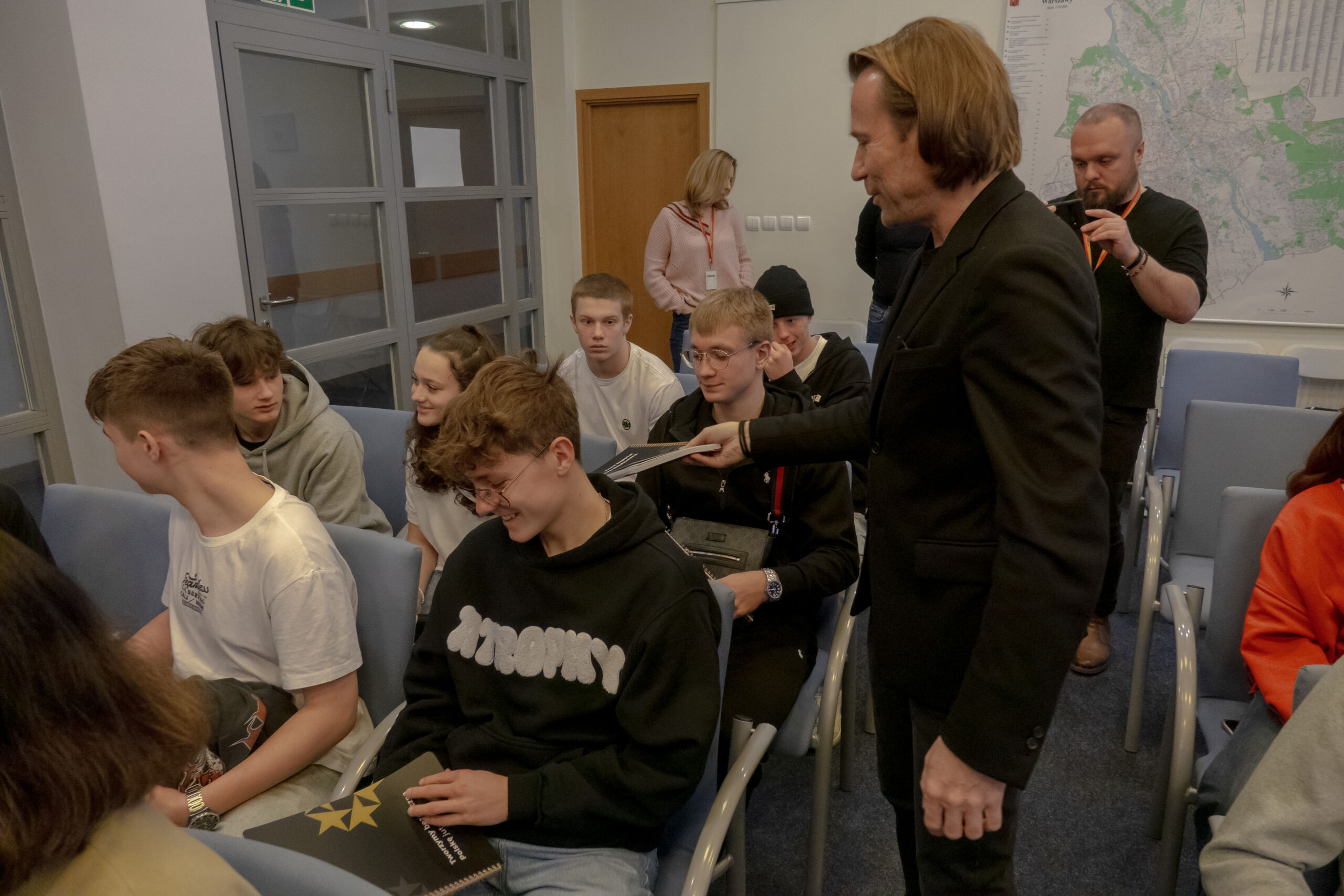 „Polska to jest wielka rzecz”. Pułkownik Zięć na spotkaniu z młodzieżą ze Śródmieścia