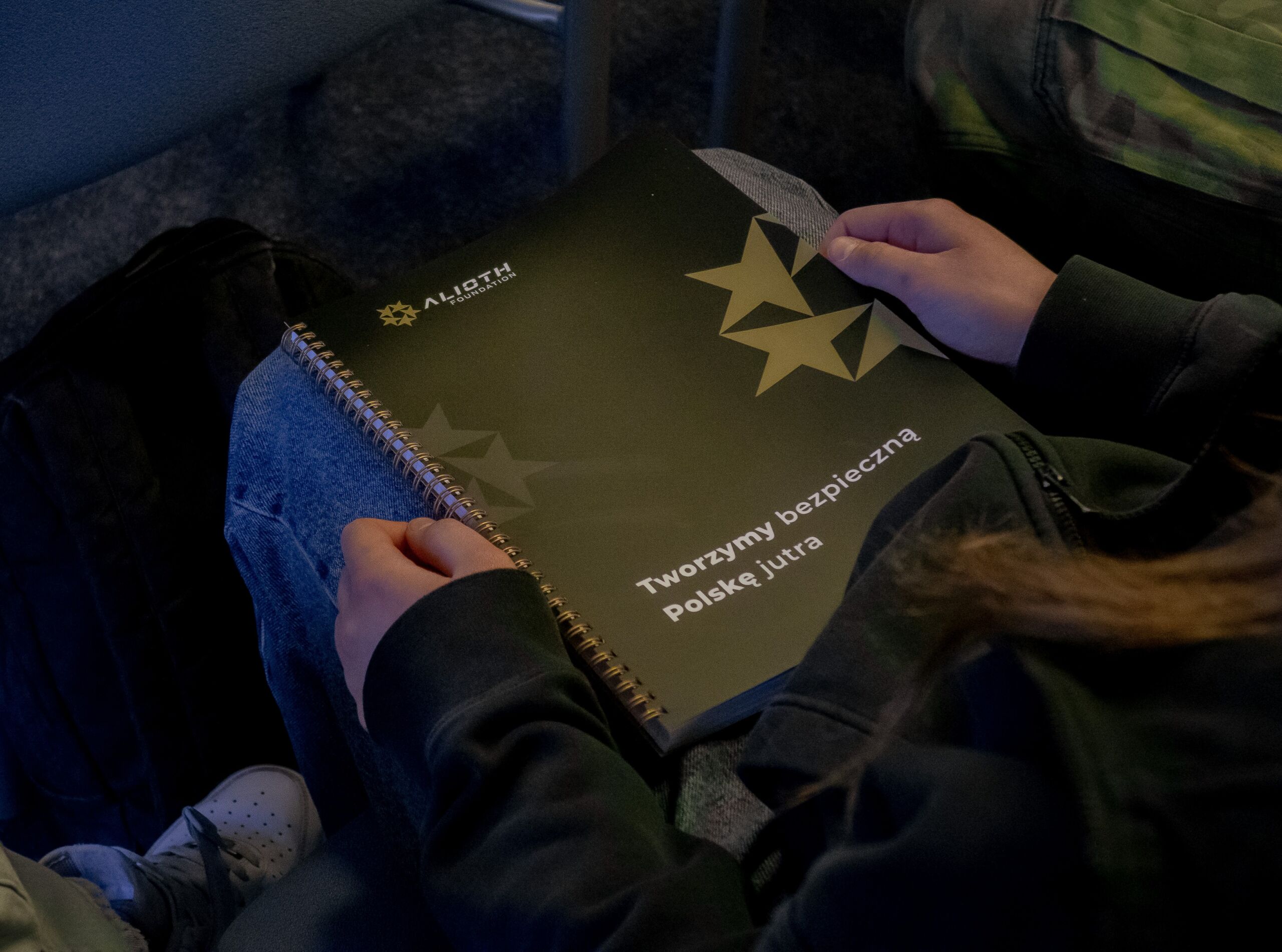 „Polska to jest wielka rzecz”. Pułkownik Zięć na spotkaniu z młodzieżą ze Śródmieścia