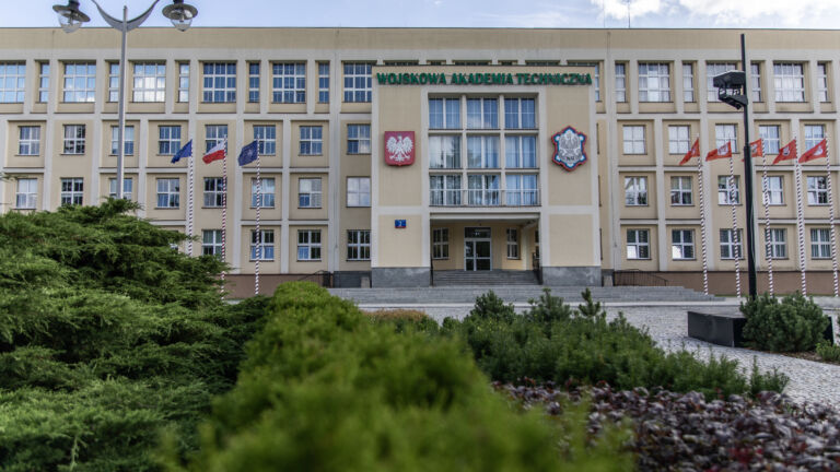 Wojskowa_Akademia_Techniczna_glowny_budynek_Rektorat-768x432.jpeg